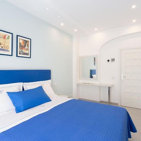 Tofani Apartment - Luminoso Con Terrazzo Panoramico Sorrento Luaran gambar
