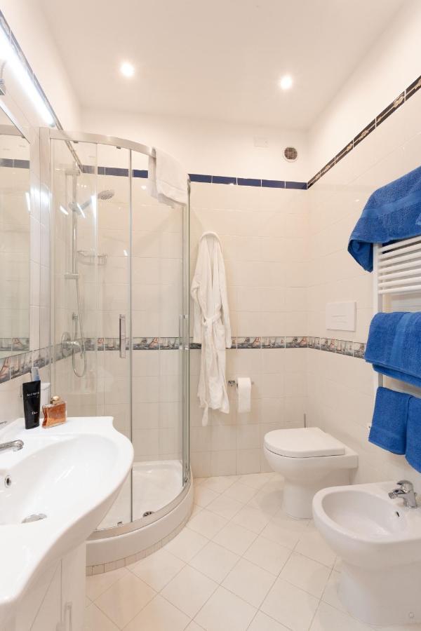 Tofani Apartment - Luminoso Con Terrazzo Panoramico Sorrento Luaran gambar