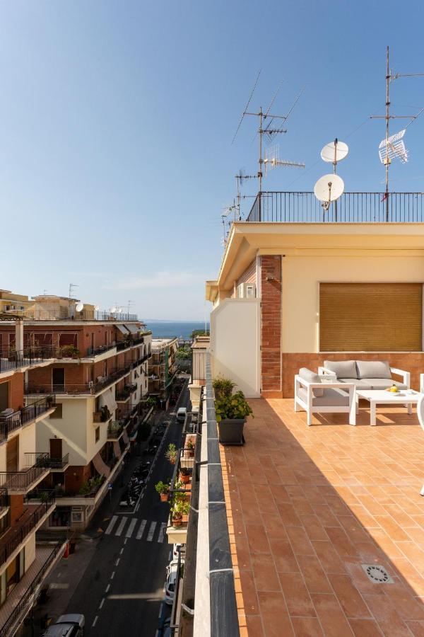 Tofani Apartment - Luminoso Con Terrazzo Panoramico Sorrento Luaran gambar