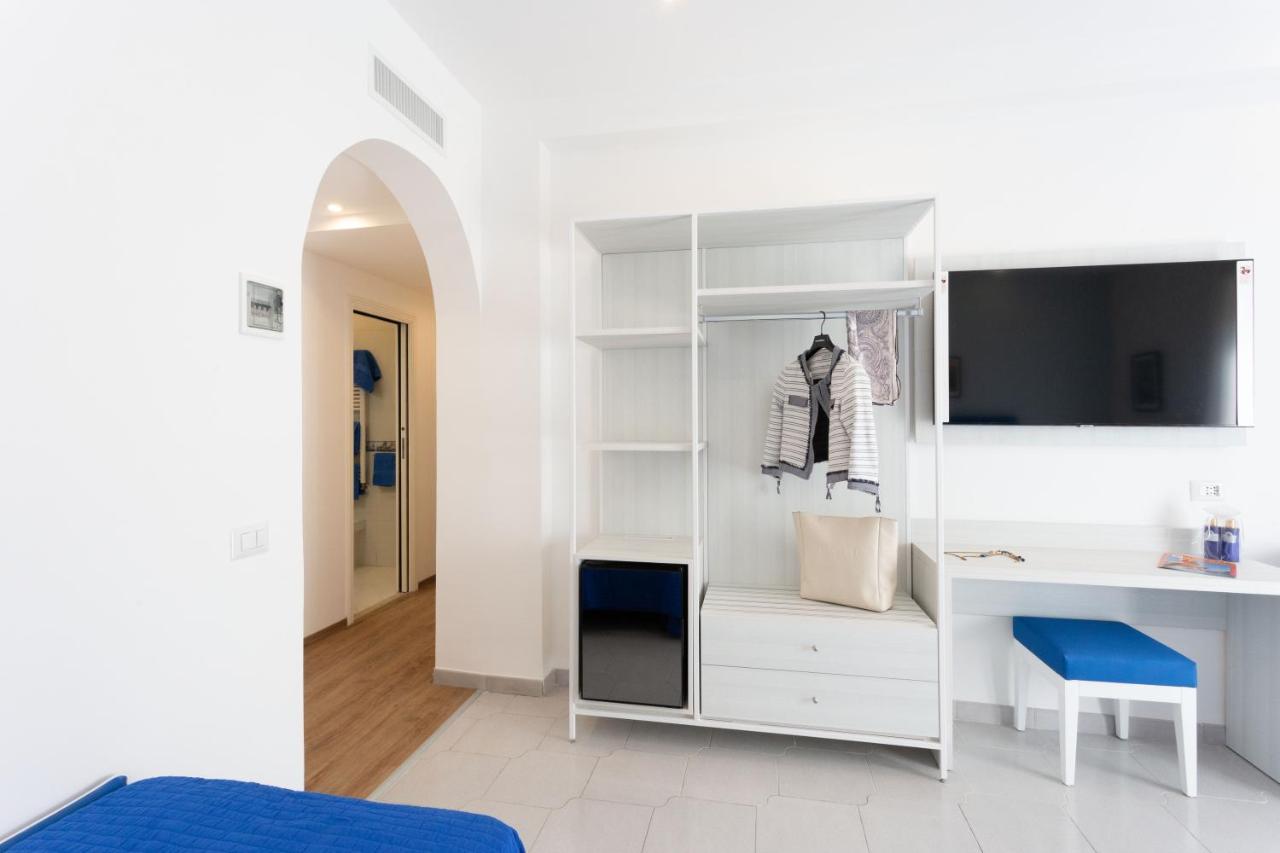 Tofani Apartment - Luminoso Con Terrazzo Panoramico Sorrento Luaran gambar