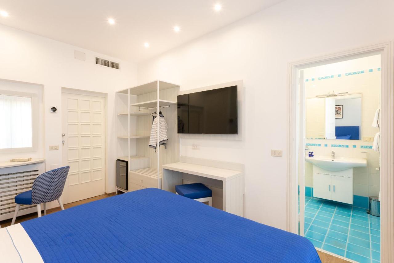 Tofani Apartment - Luminoso Con Terrazzo Panoramico Sorrento Luaran gambar