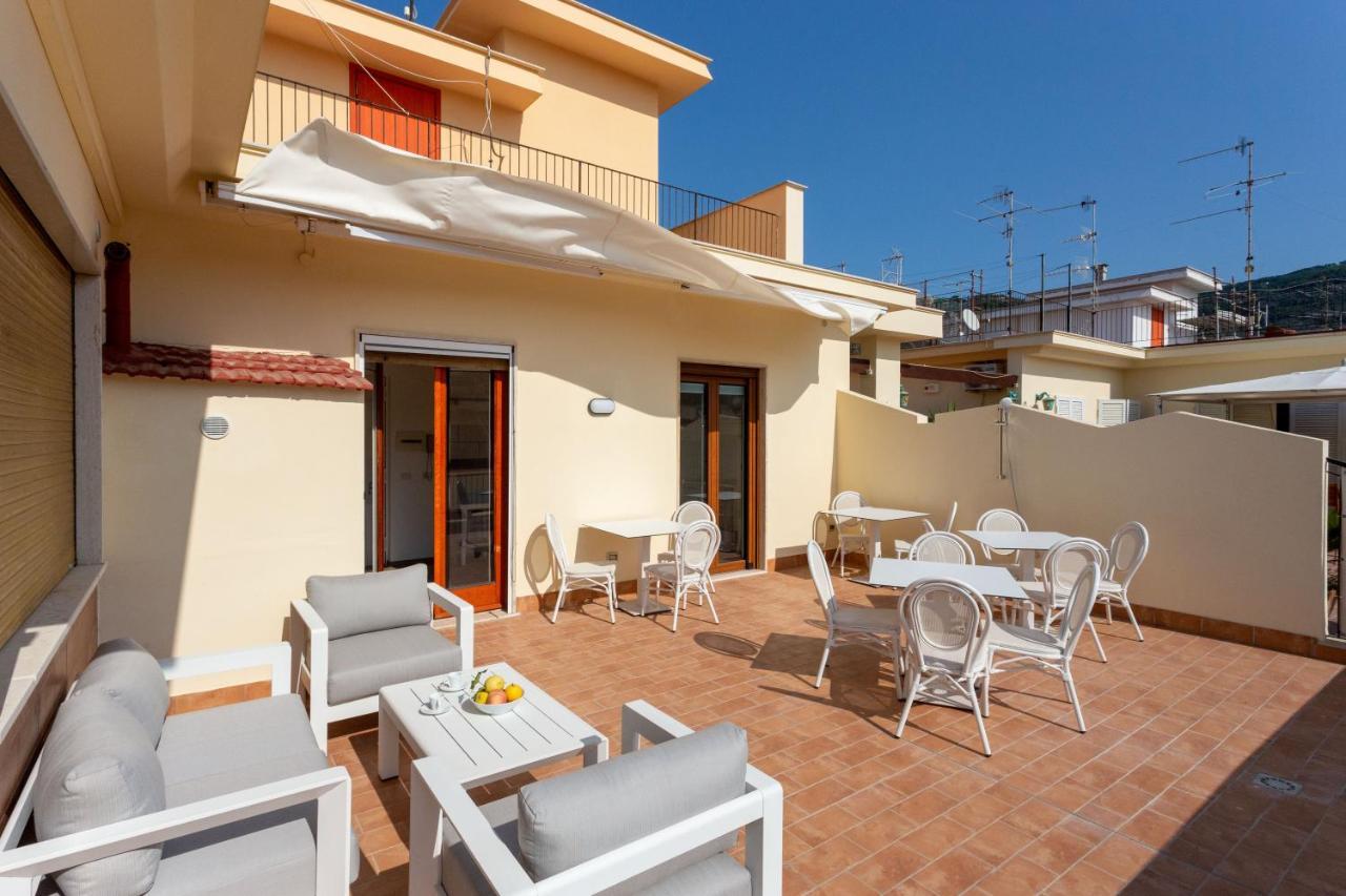 Tofani Apartment - Luminoso Con Terrazzo Panoramico Sorrento Luaran gambar