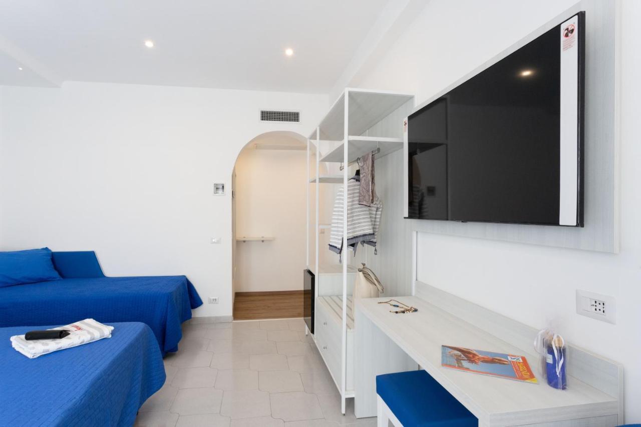 Tofani Apartment - Luminoso Con Terrazzo Panoramico Sorrento Luaran gambar