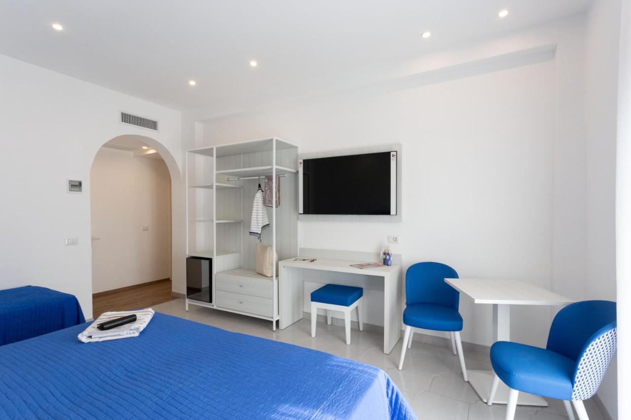 Tofani Apartment - Luminoso Con Terrazzo Panoramico Sorrento Luaran gambar