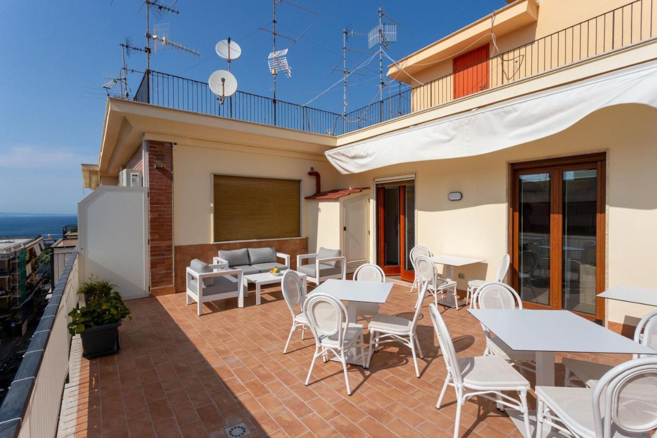 Tofani Apartment - Luminoso Con Terrazzo Panoramico Sorrento Luaran gambar